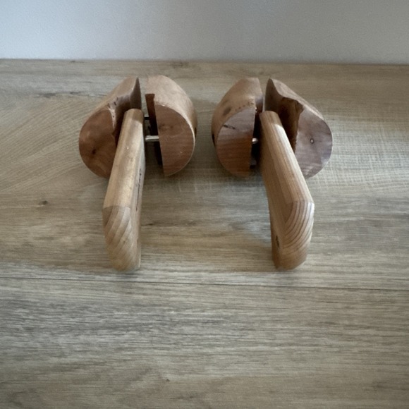 Clarks Shoe Stretchers Insert Small Wooden Shapers Cedar - Picture 4 of 4